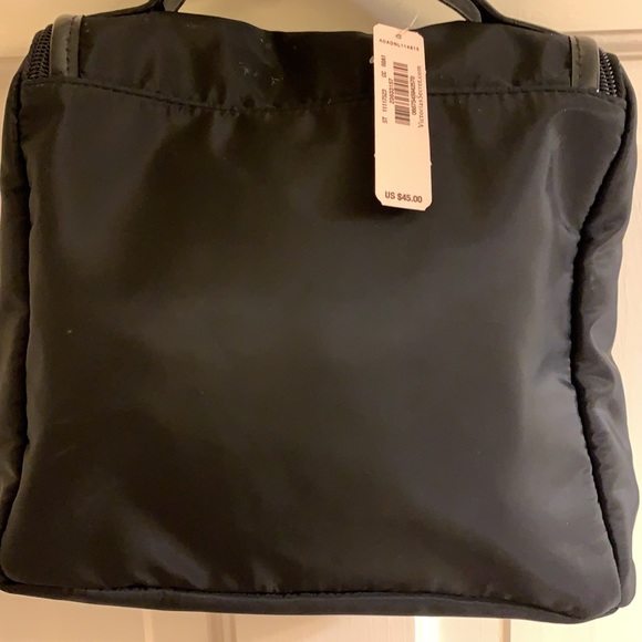 Victoria's Secret Hanging Toiletry Bag NWT - Picture 2 of 5